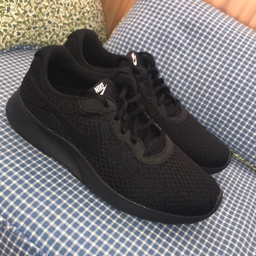 Womens Nike Tanjun Sneaker